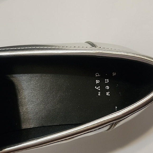 A New Day Silver Loafers Women’s 9.5 – Memory Foam, New with Tags - Picture 6 of 8